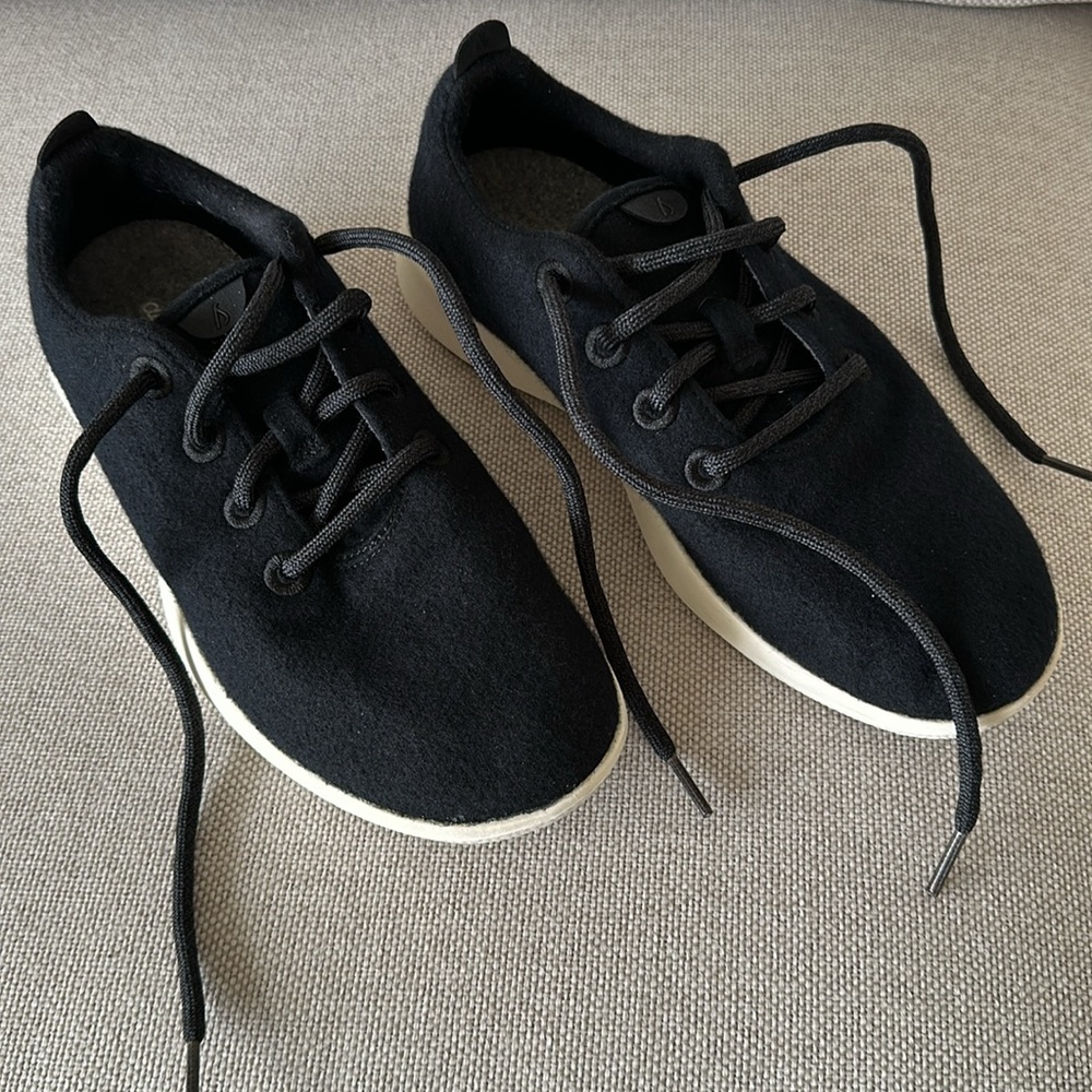 ALLBIRDS Wool Runners Color Black Size 9